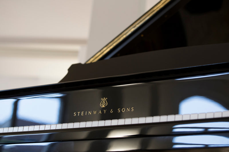 Steinway & Sons O-180
